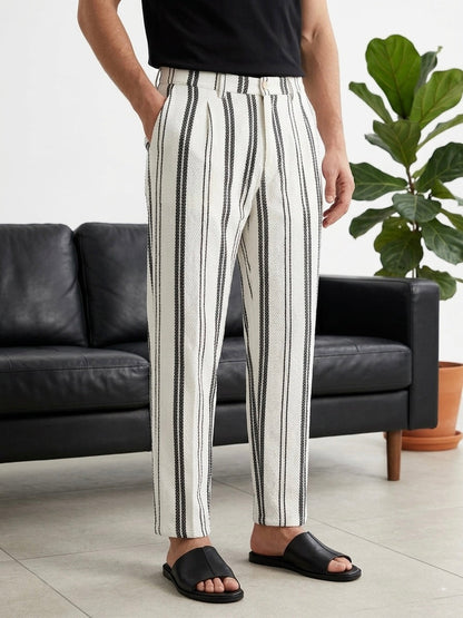 Hümra Beyaz Çizgili Pile Detaylı Modern Kumaş Pantolon